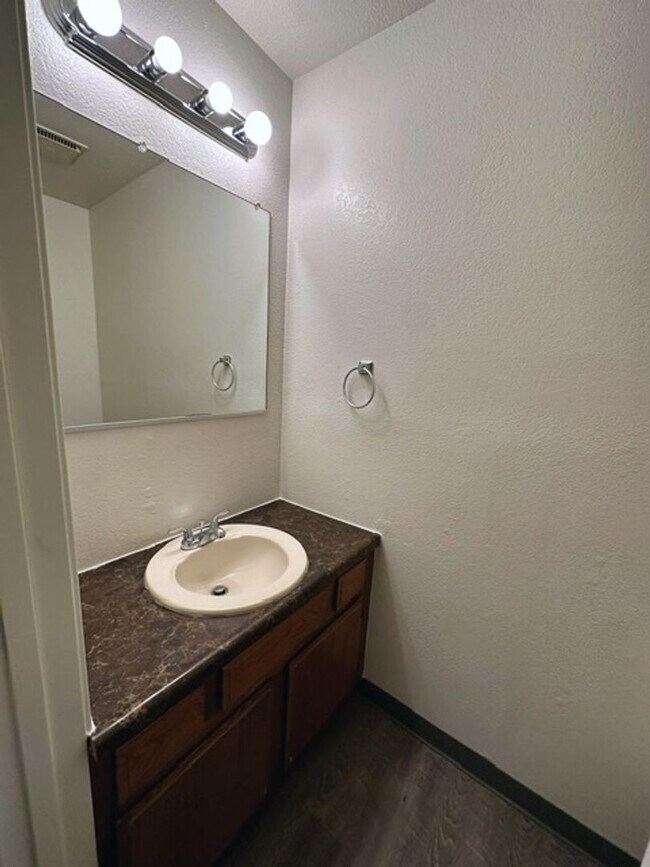 Building Photo - 3012 W 33rd Ave