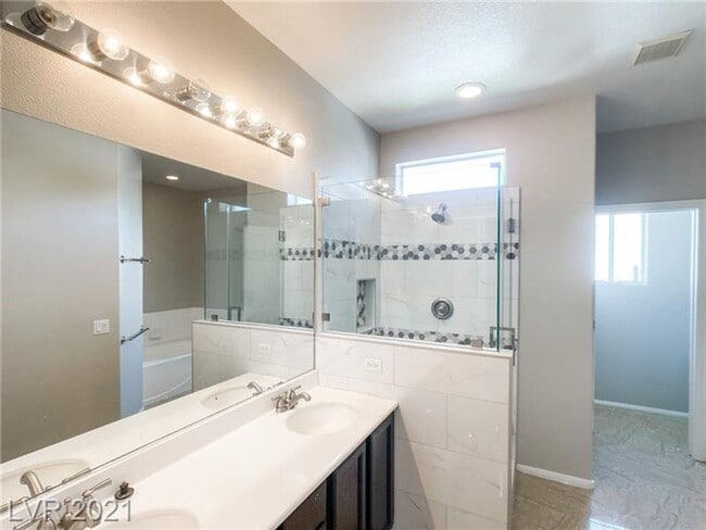 Building Photo - Coming Soon 8/1/25 - Beautiful Summerlin P...