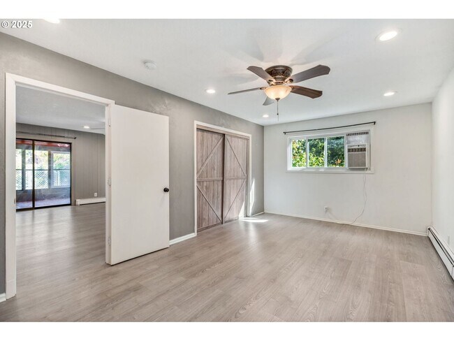 Building Photo - Classic Hillsboro Home with Two Spacious B...