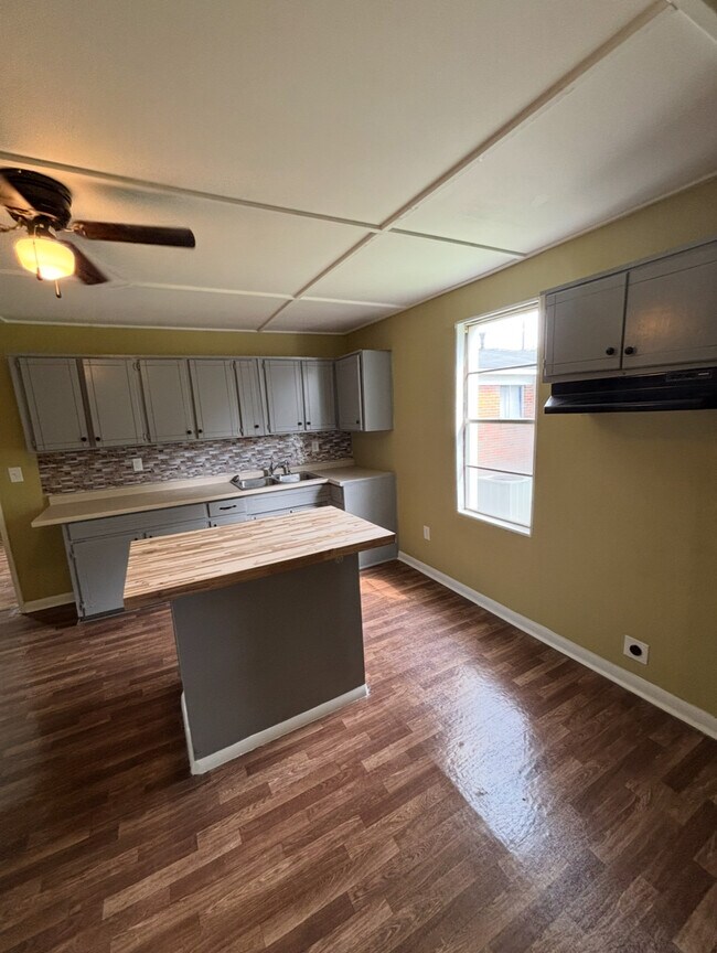 KITCHEN - 1126 Alabama Ave