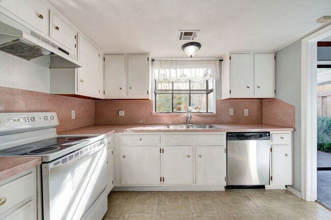 Building Photo - Cozy 2x1.5 Apartment in Oklahoma City loca...