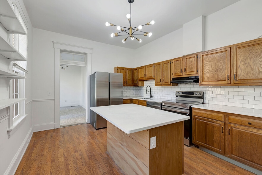 Building Photo - 422 Watkins St