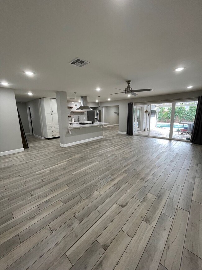 Building Photo - Beautiful Home available to lease!