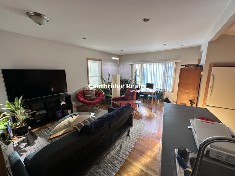 Building Photo - 135 Columbia St