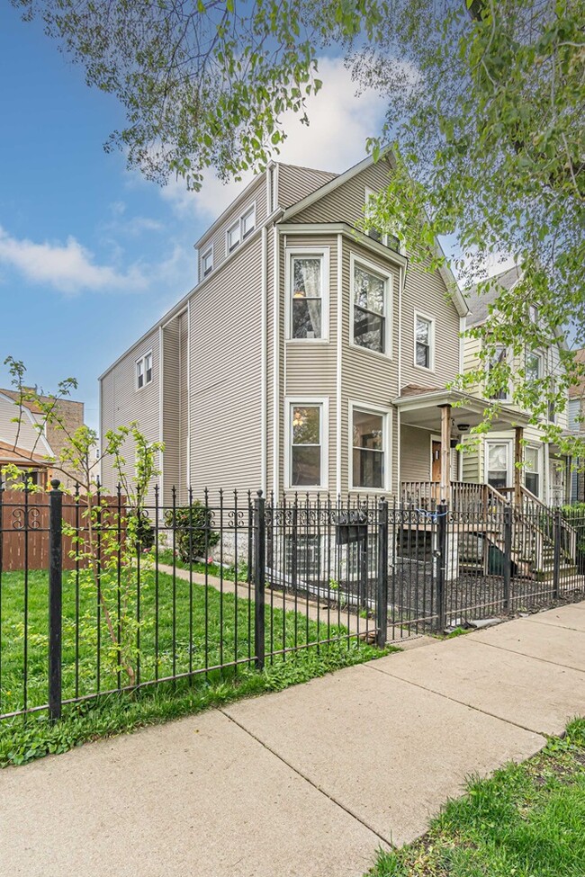 Building Photo - 3127 N Bernard St