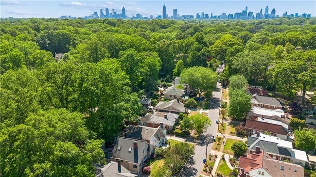 Building Photo - 1213 Cameron Ct NE