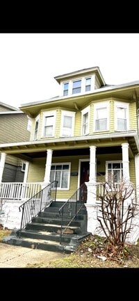 Building Photo - 145 Parkside Ave