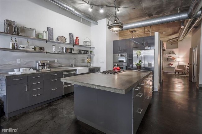 Building Photo - 1 br, 1 bath Apartment - 311 W 5th St