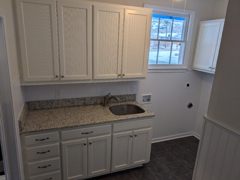 Building Photo - 3001 El Camino Dr