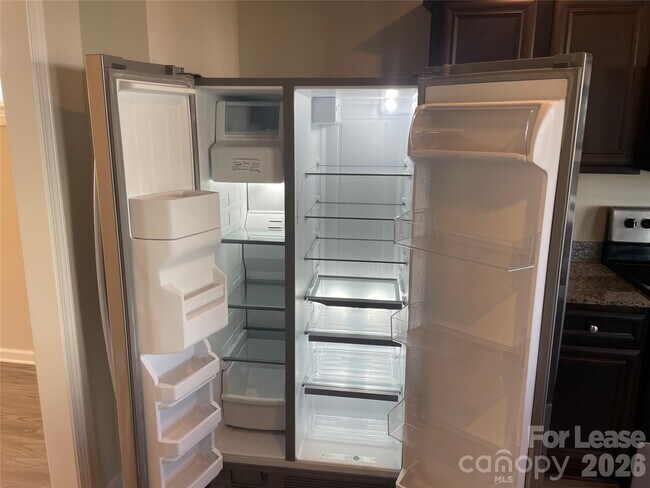 Building Photo - 2909 Old Field Rd