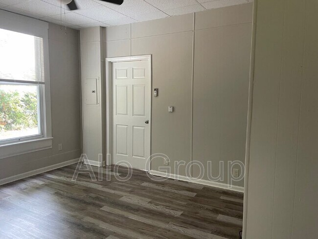 Building Photo - 9878 Canterbury Rd