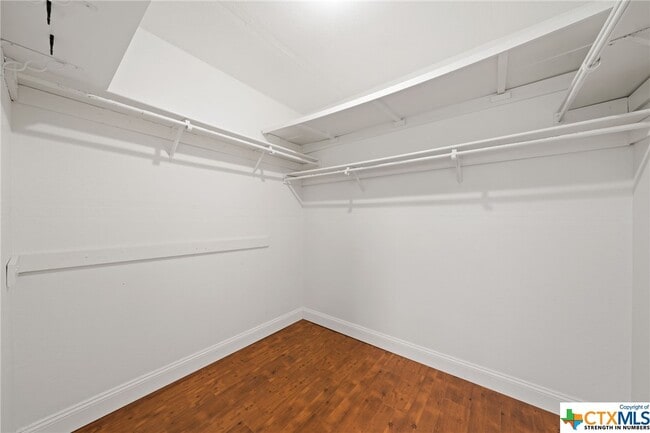 Building Photo - 1310 Scenic View Dr