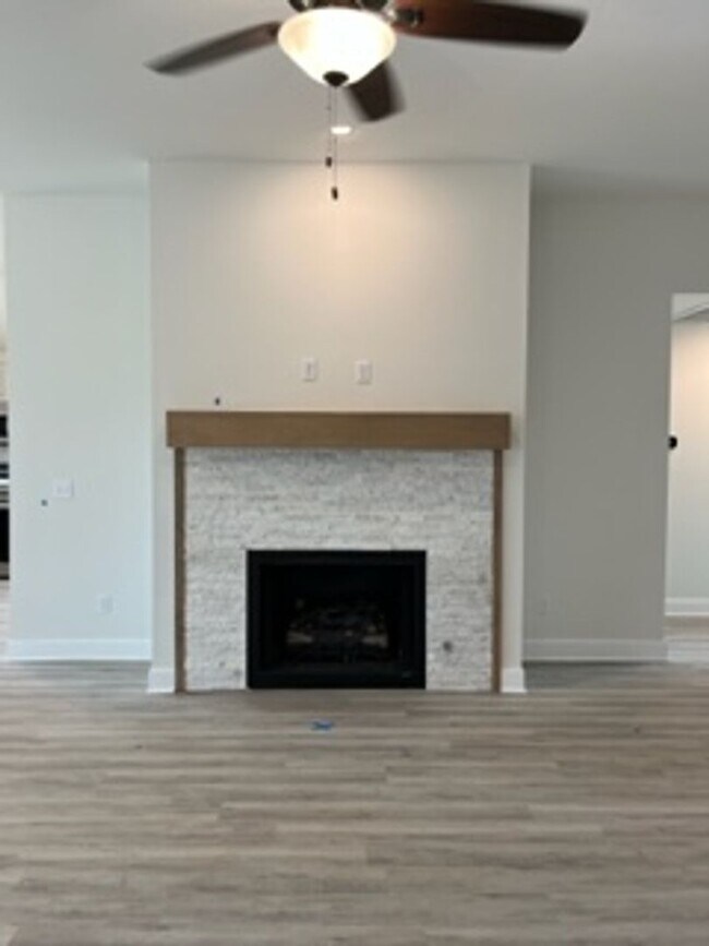 Building Photo - FIRST MONTH FREE - Beautiful New Home!