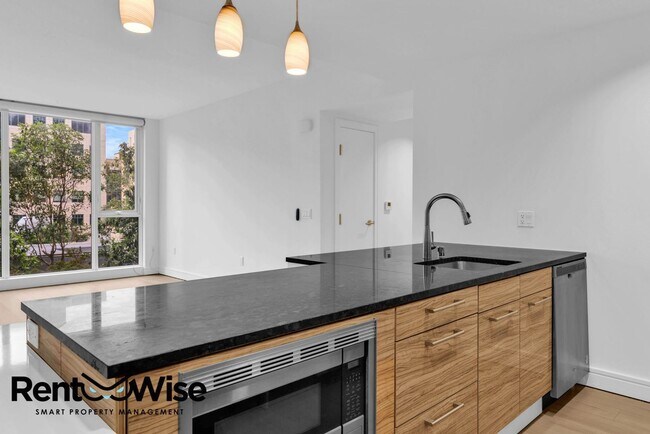 Building Photo - 631 Folsom St