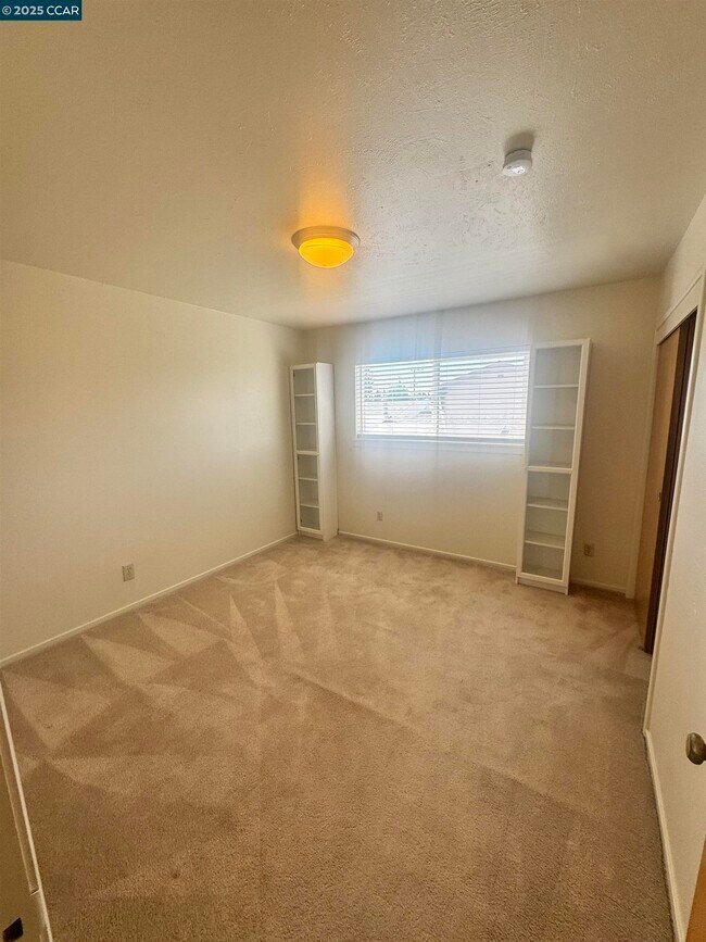 Building Photo - 674 Maud Ave