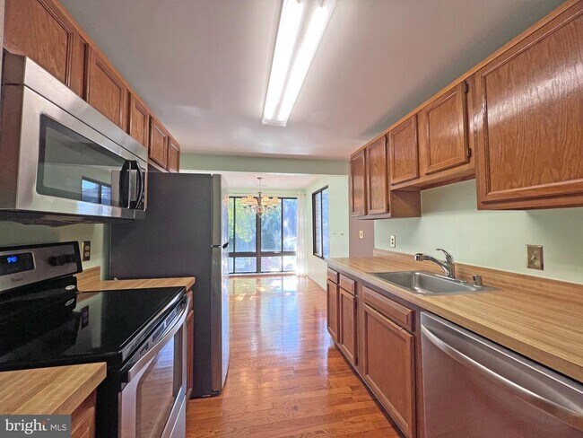 Building Photo - 18140 Chalet Dr