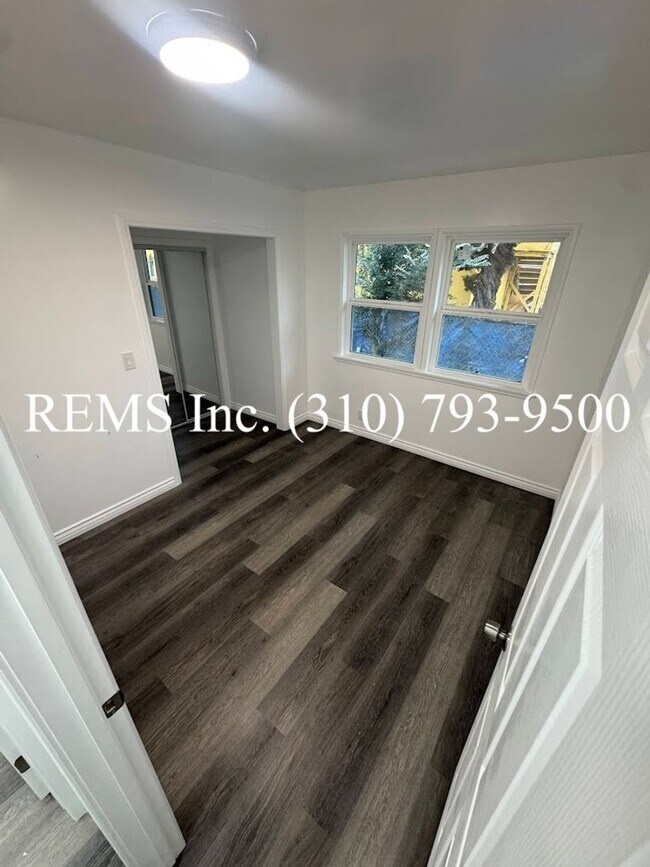 Building Photo - LFI02