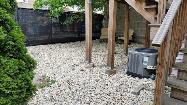 Building Photo - Wicker Park Big 3 Bedroom 2 Bath Private Coach House. Decks and Outdoor Space.