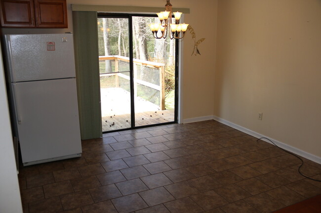 Building Photo - 3 Bedroom 2 Bath in Cary Woods S/D