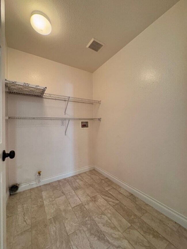 Building Photo - 4 Bedroom Menifee home available now for l...