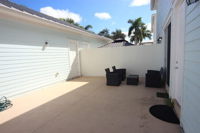 Building Photo - 1165 Islamorada Dr