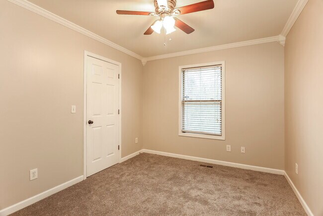 Building Photo - 110 Spring Glade Cir