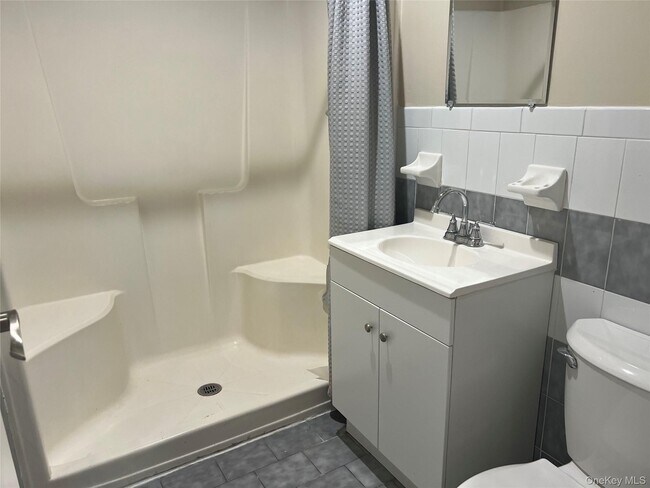 Building Photo - 60 Marwood Rd N