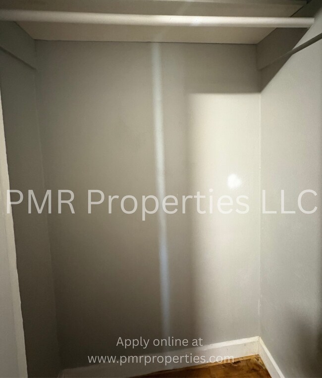 Building Photo - 2 Bethrooms / 1 Bathroom House