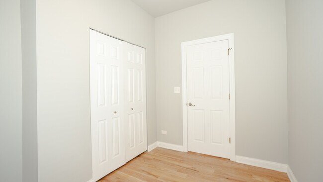 Building Photo - 3710 W Wrightwood Ave