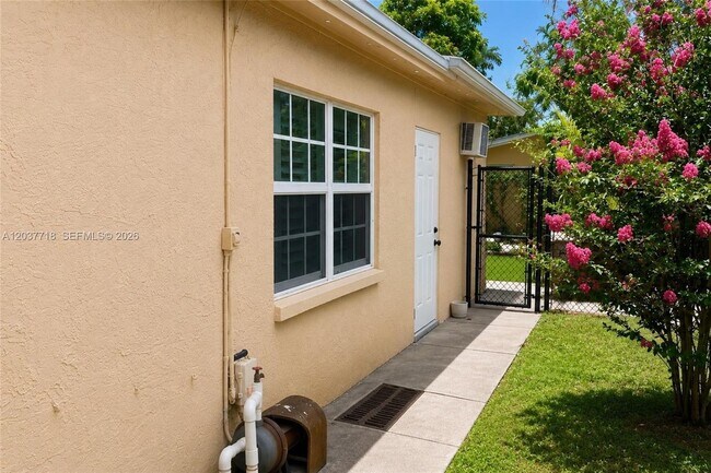 Building Photo - 5062 NW 41st Pl