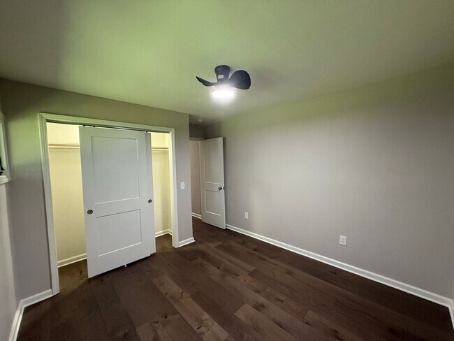 Building Photo - Westwood KS Renovated 3 Bed/2.5 Bath MainLevel Home with Attached Garage and Utilities w/Fee, Own...
