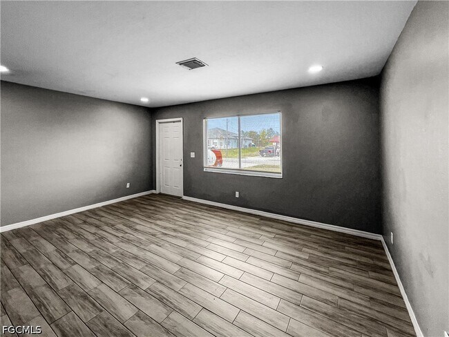 Building Photo - 121 Gordon Ave S