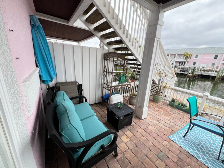 Building Photo - 5164 Beach Dr SE