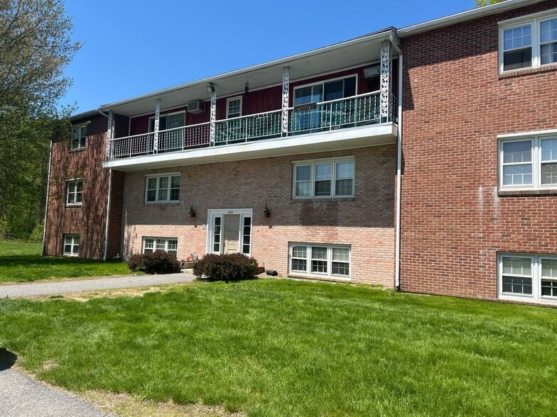 Interior Photo - 382-384 River St