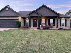 Building Photo - Wetumpka Home