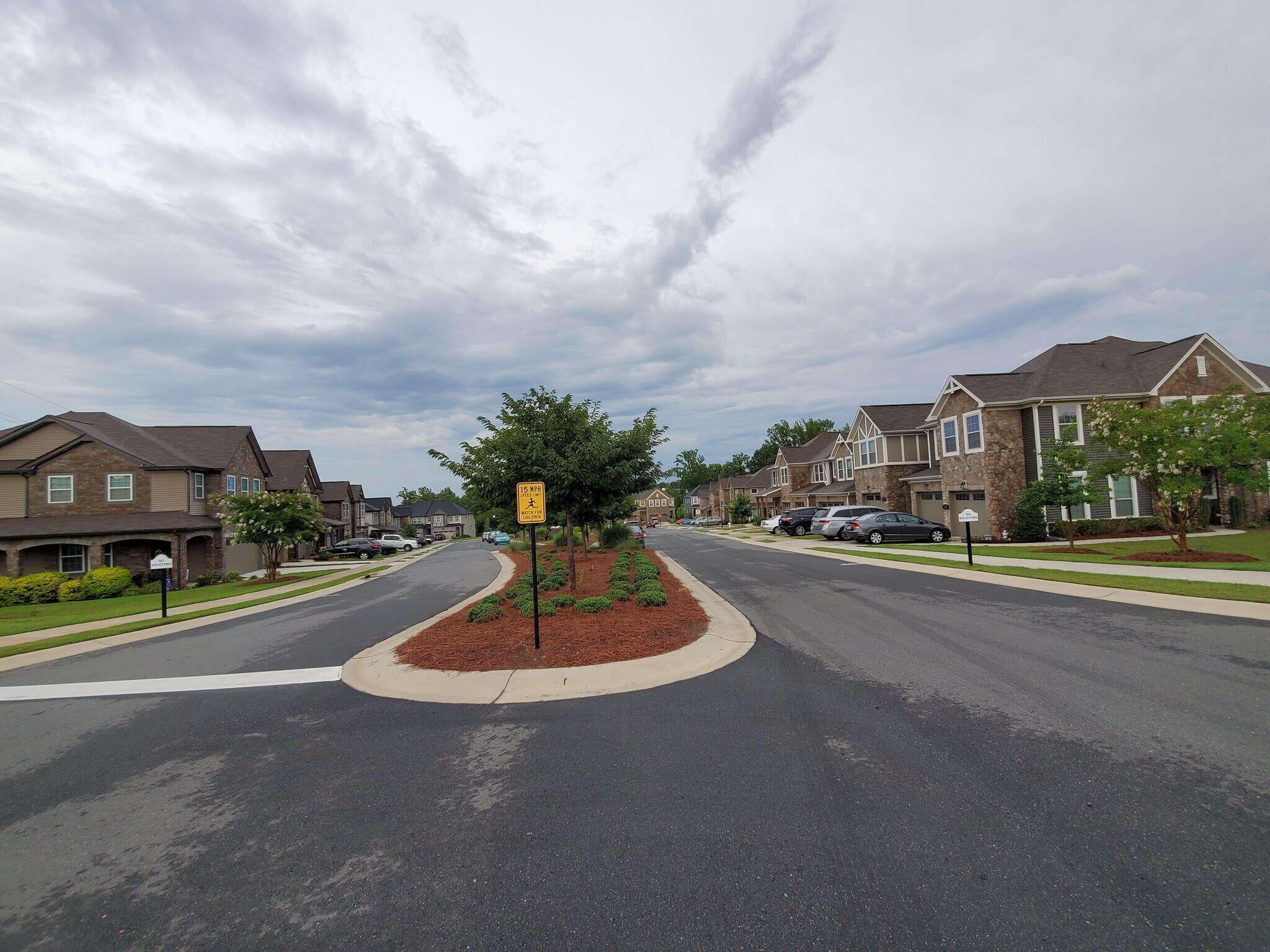 Community entrance - 808 Ayrshire Ave