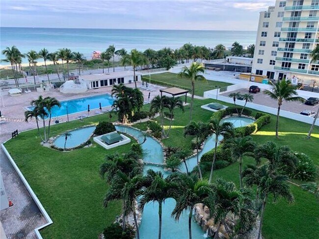 Building Photo - 5005 Collins Ave