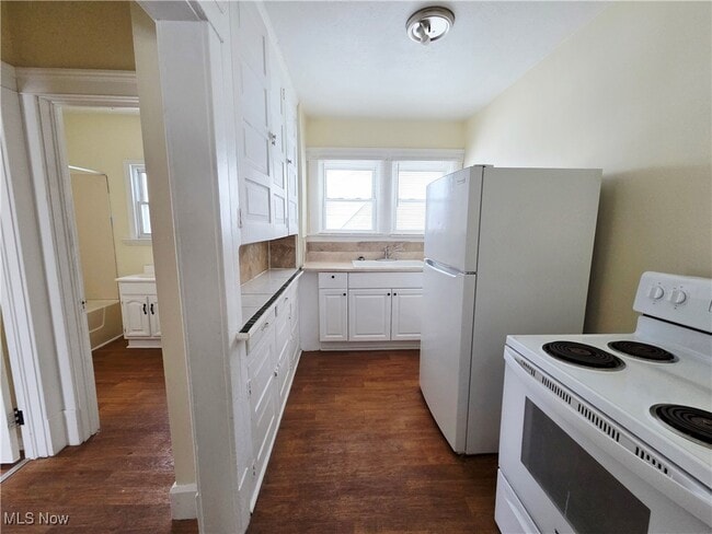 Building Photo - 110 Bell Ave