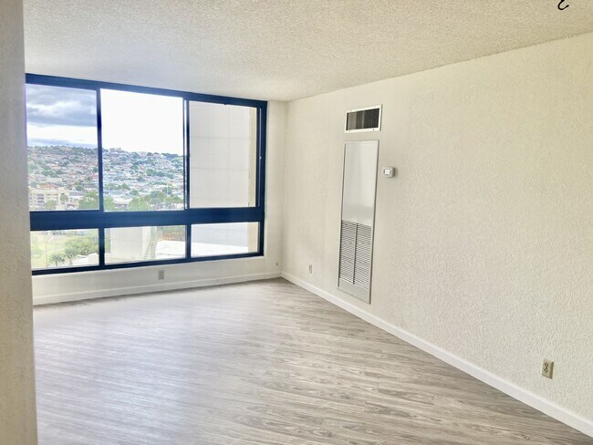 Building Photo - One bedroom one bath in Highly Desirable B...