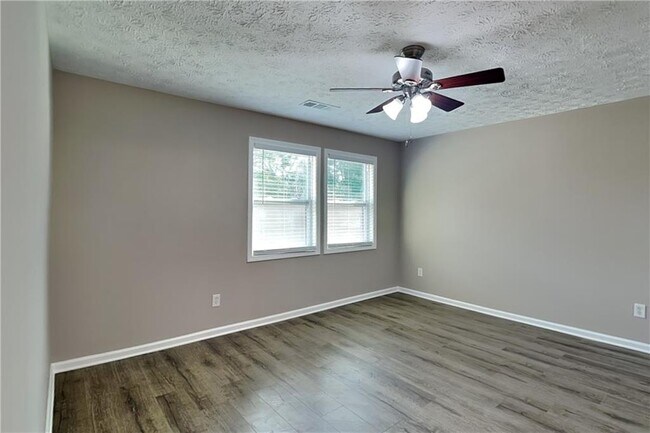 Building Photo - 40 Briar Gate Ln