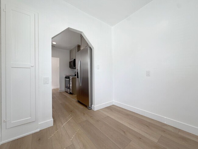 Building Photo - Alhambra Dr