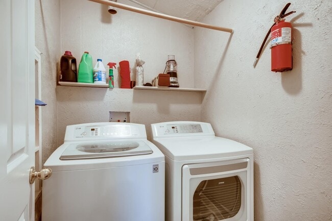 Building Photo - Cute Home In Fantastic Berkeley Location