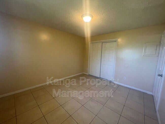 Building Photo - 3210 Louisiana Ave