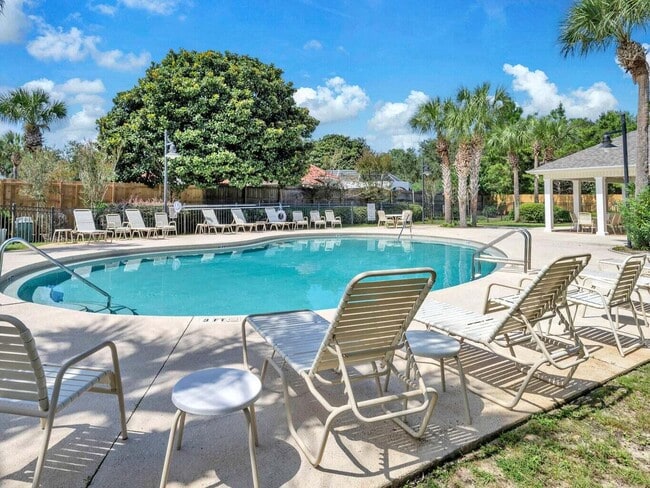 Building Photo - 200 Diamond Cove