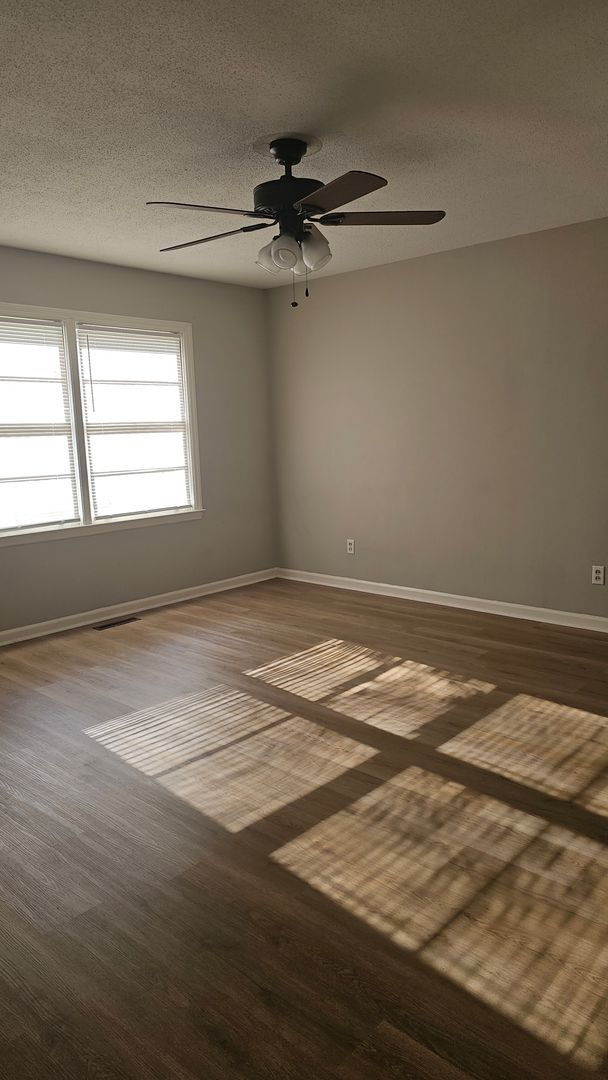 Building Photo - 2214 Jerry Jones Dr