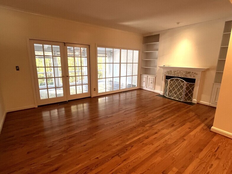 Building Photo - 3512 Paces Pl NW