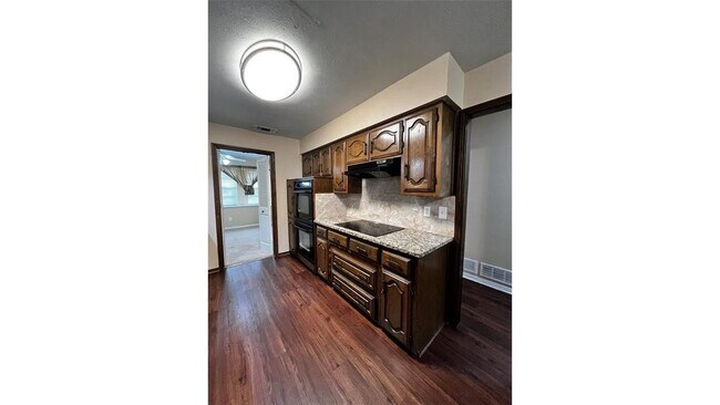 Building Photo - 1025 Cloverdale Ln