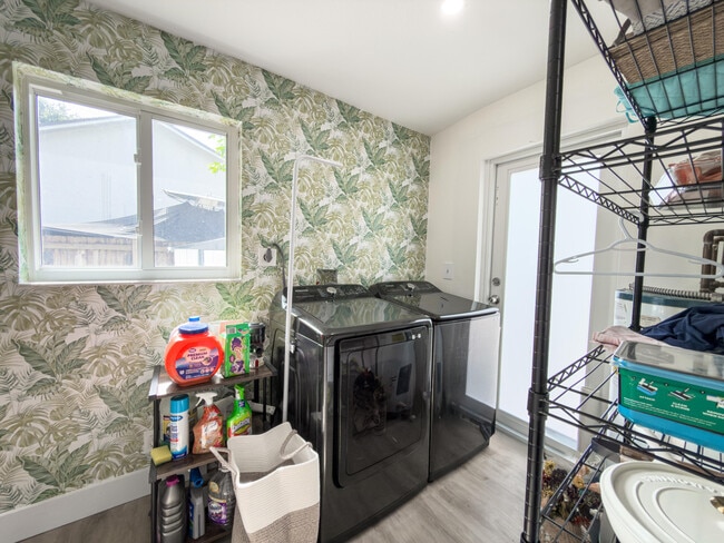 Building Photo - 2421 SW 29th Way