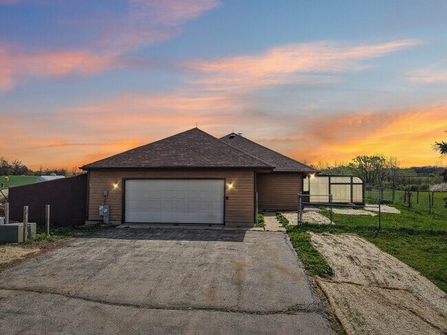 Building Photo - 1406 Busse Rd