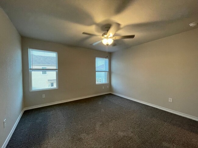 Building Photo - Town home for rent